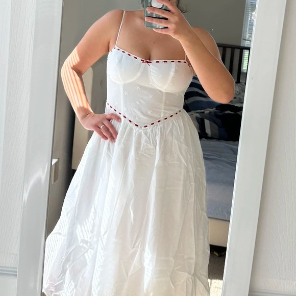 Cider Rose Bowknot Stitch Contrasting White Maxi Dress with Eyelet Pattern - Picture 5 of 8